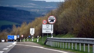 Die Autobahn A60 zwischen Prüm und der belgischen Grenze bleibt zweispurig.