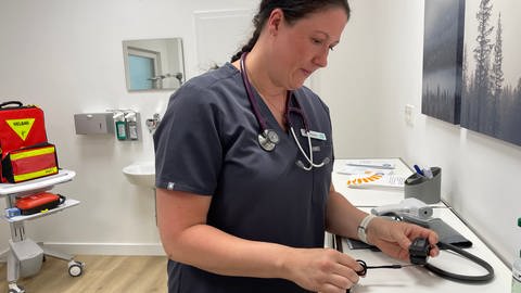 Nicole Rowolt ist die erste Ansprechpartnerin für die Patienten in der neuen Praxis in Neuerburg. Dabei ist sie gar keine Ärztin. 