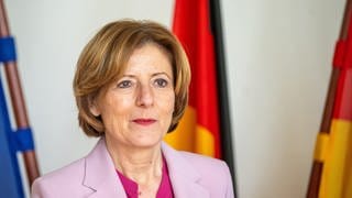 Ministerpräsidentin Malu Dreyer (SPD) kündigt Rücktritt an, Schweitzer soll nachfolgen.