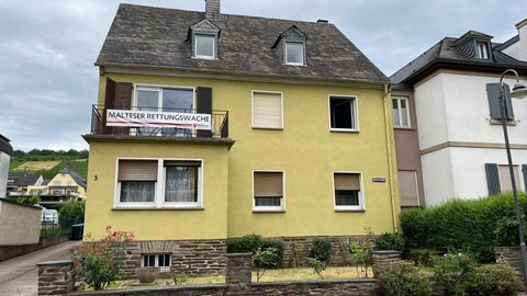 Eine Übergangslösung: Noch ist die Rettungsswache in Neumagen-Dhron in einem Wohhaus untergebracht. Nach Abschluss des Testbetriebs ist ein neues Gebäude für die Rettungswache geplant. 