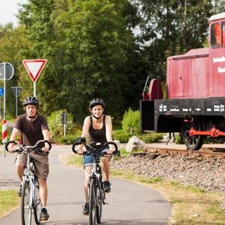 Auf der 48 Kilometer langen Tour begibt man sich von Ruwer über Waldrach und Kell am See auf die Spuren der Hochwaldbahn.