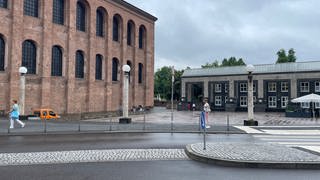 Auf dem Vorplatz der Basilika in Trier kam es zum Streit zwischen mehreren Personen.