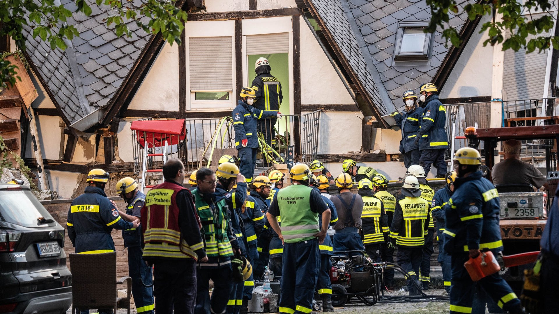 Hotel in Kröv eingestürzt: Ein Mensch tot, weitere noch eingeklemmt