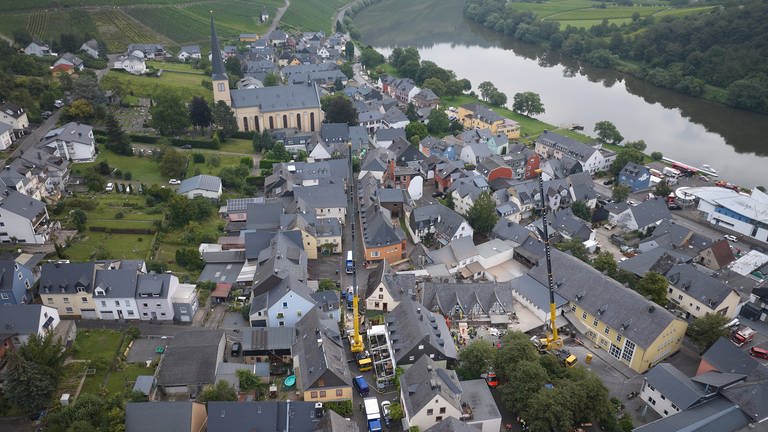 In Kröv an der Mosel ist in der Nacht zum Mittwoch ein Hotel teilweise eingestürzt.