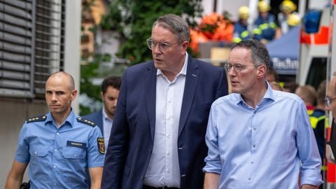 Ministerpräsident Schweitzer und Innenminister Ebling am Unglücksort