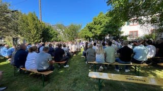 Nach dem Hoteleinsturz in Kröv gab es knapp eine Woche später in der Gemeinde einen Gottesdienst. Einsatzkräfte, Helfer und Bürger hatten dort die Möglichkeit, über das Erlebte zu sprechen und sich gegenseitig Halt zu geben.