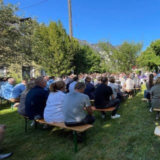 Nach dem Hoteleinsturz in Kröv gab es knapp eine Woche später in der Gemeinde einen Gottesdienst. Einsatzkräfte, Helfer und Bürger hatten dort die Möglichkeit, über das Erlebte zu sprechen und sich gegenseitig Halt zu geben.