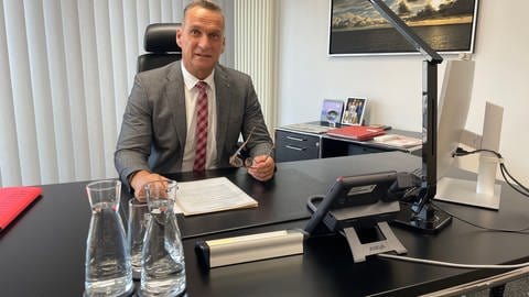 Der Wittlicher Bürgermeister Joachim Rodenkirch in seinem Büro im Rathaus.