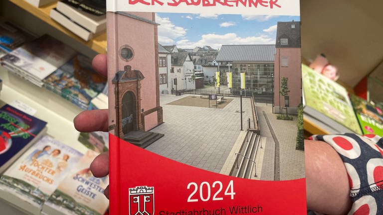 Das Wittlicher Stadtjahrbuch "Der Säubrenner" kommt jedes Jahr zur Säubrennerkirmes heraus