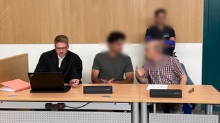 Vor dem Landgericht Trier muss sich ein 36-jähriger Mann wegen versuchten Totschlags verantworten. Er soll seine Partnerin lebensgefährlich verletzt haben.