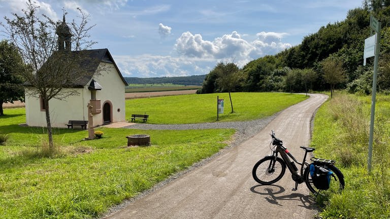 Radfahren wird auch in der Eifel immer beliebter- E-Bikes machen es möglich, auch schwierigere Strecken zu fahren.