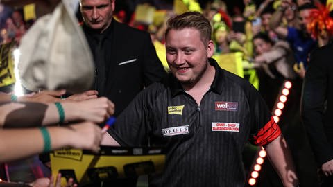 In der Arena Trier trifft sich die Weltspitze der Dartspieler zur Dartsgala. Auch dabei sind Weltmeister Luke Humphries und Deutschlands Nummer 1 Martin Schindler