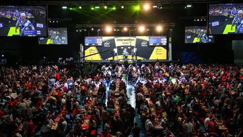 In der Arena Trier trifft sich die Weltspitze der Dartspieler zur Dartsgala. Auch dabei sind Weltmeister Luke Humphries und Deutschlands Nummer 1 Martin Schindler