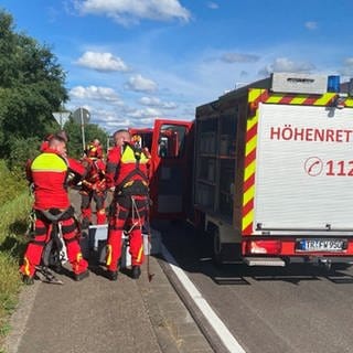 Nachdem in Trier eine Frau im Weisshauswald abgestürzt war, kamen die Höhenretter zum Einsatz