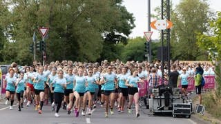 Traditionell startet der Trierer Frauenlauf an den antiken Kaiserthermen. 2024 haben sich mehr als 800 Teilnehmerinnen angemeldet. Das ist neuer Rekord. 