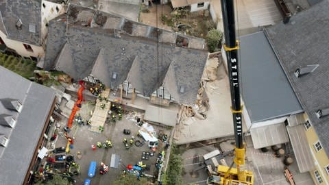 Drohnenaufnahme vom eingestürzten Hotel in Kröv an der Mosel am Tag nach dem Einsturz