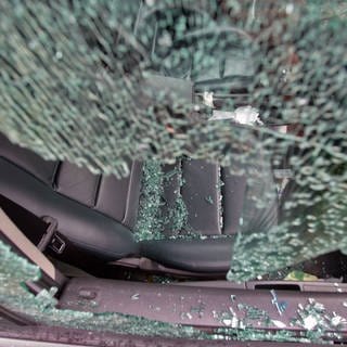 Unbekannte haben in Trier erneut Autos aufgebrochen. Am Wochenende gab es laut Polizei Vorfälle in Trier-Ost. (Symbolbild)