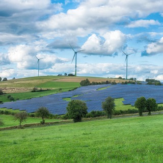 Der Bau von Photovoltaikanlagen braucht Platz. In der Eifel hat ein Verteilungskampf um die Flächen begonnen.