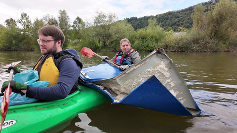 Diese kaputte Tür haben Umweltschützer beim Mosel-Clean-Up auf der Pferdeinsel gefunden und abtransportiert. 