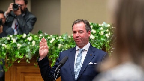 In einer öffentlichen Sitzung im Parlament legte Erbgroßherzog Guillaume einen Eid auf die Verfassung ab.