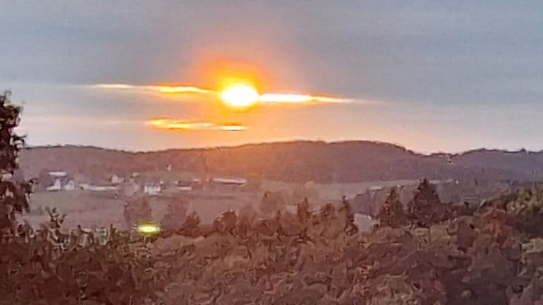 Sonnenuntergang über Pronsfeld in der Eifel.