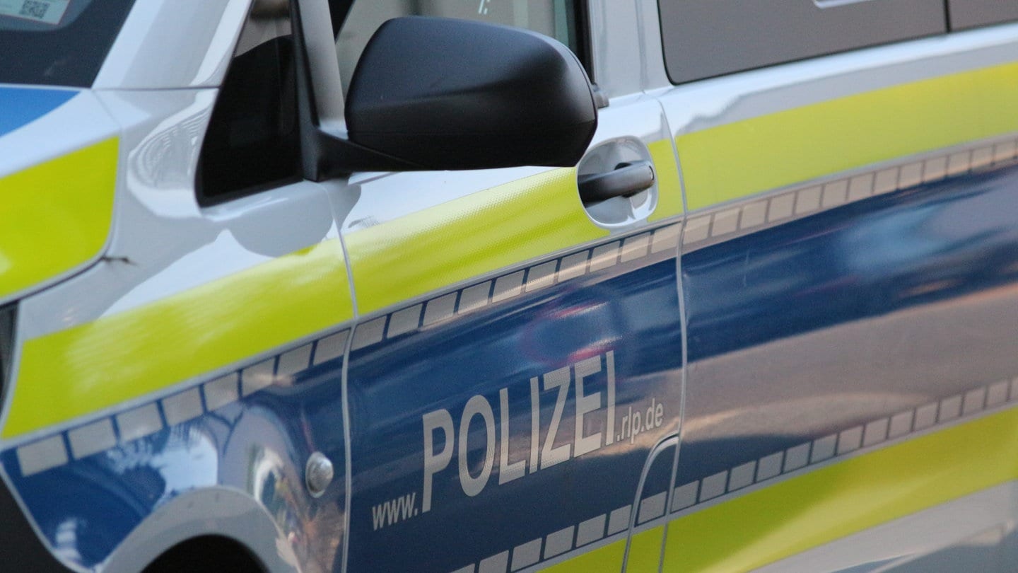 In Schoden an der Saar gab es wegen einer Schlägerei einen größeren Polizeieinsatz