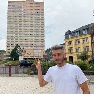 360-Grad Host Marvin vor der Edelsteinbörse in Idar-Oberstein.