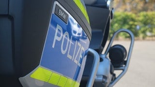 Ein Autofahrer hat in Tawern (Kreis Trier-Saarburg) ein Kind angefahren und ist danach Richtung B51 geflüchtet. Die Polizei sucht Zeugen.