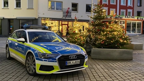 Die Polizisten erleben auch schöne Momente in ihrem Job. Wenn Kinder etwa ganz begeistert den abgestellten Polizeiwagen betrachten.