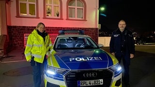 Oberkommissarin Hilke Mußweiler (links) und Hauptkommissar Helmut Römer (rechts) sind schon lange gemeinsam im Streifendienst.