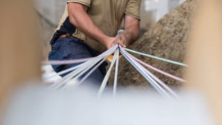 Glasfaserkabel für schnelles Internet werden verlegt. In vielen ländlichen Regionen ist davon noch nichts zu spüren