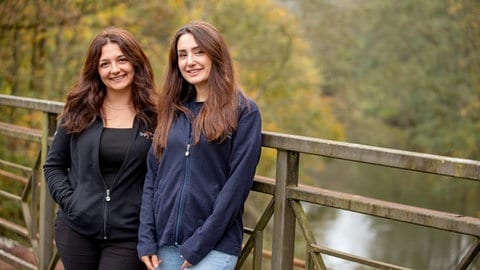 Gülin Güsel und Özdegan  Işik  sind dem Trubel einer Großstadt entflohen. Sie lieben die Stille der Eifel.