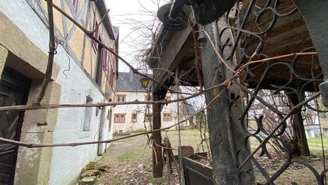 Würde man Hof und Häuser herrichten, könnte man hier schöne Feste feiern, findet Anwohnerin Claudia Warda.