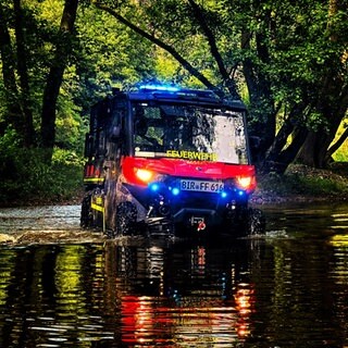 Im Hunsrück ist die Zahl der Wanderunfälle stark gestiegen. Für die Feuerwehr wird das zur Herausforderung. Um Wanderer besser aus unwegsamen Gelände retten zu können, hat die Feuerwehr ein Spezialfahrzeug.