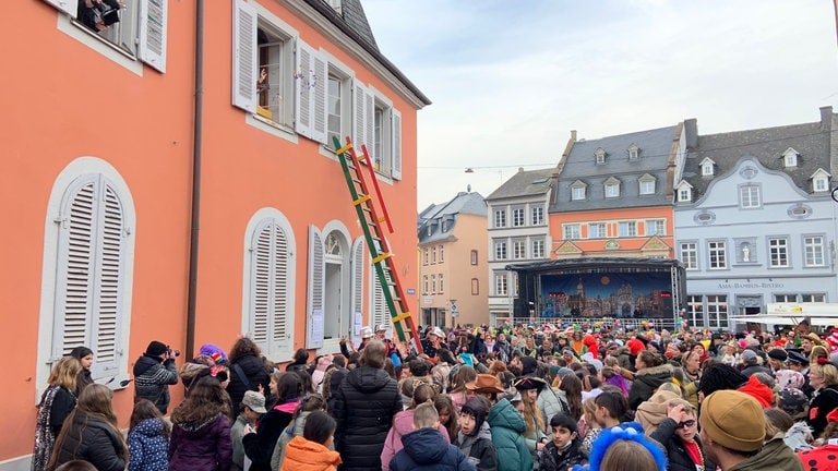 Rathauserstürmung in Wittlich am Weiberdonnerstag,