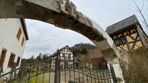 In das Konzept des Kreisheimatmuseums im historischen Pfarrhaus haben die beiden ortsfremden Fachwerkhäuser hineingepasst. In das neue Konzept passen sie nicht.