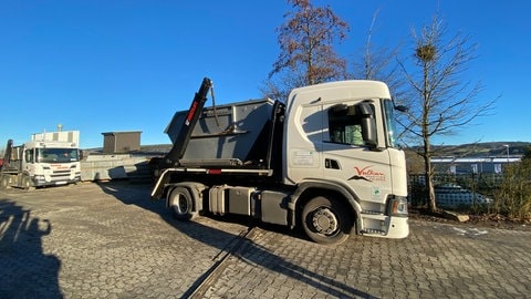 Mit sechs Lkw fährt Wagner-Nowaks Spedition vor allem Wertstoffe auch nach Hessen und in den Ruhrpott.