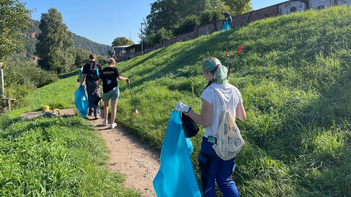 Mehr als 50 Freiwillige haben beim MoselCleanUp zusammen gesammelt.