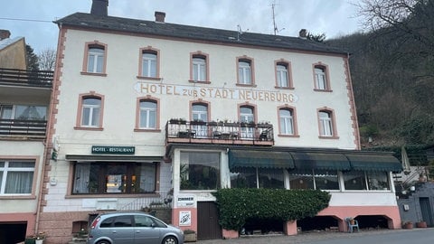 Seit Sommer 2022 ist das leerstehende Hotel in Neuerburg (Eifelkreis Bitburg-Prüm) das neue Zuhause der ukrainischen Großfamilie. 