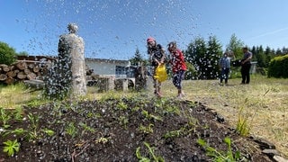 Im Projekt "Natur erleben!" des Kreises Vulkaneifel lernen Kinder unter wissenschaftlicher und pädagogischer Anleitung etwas über Biodiversität.