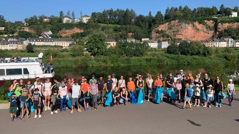 Mehr als 50 Freiwillige haben beim MoselCleanUp zusammen gesammelt.