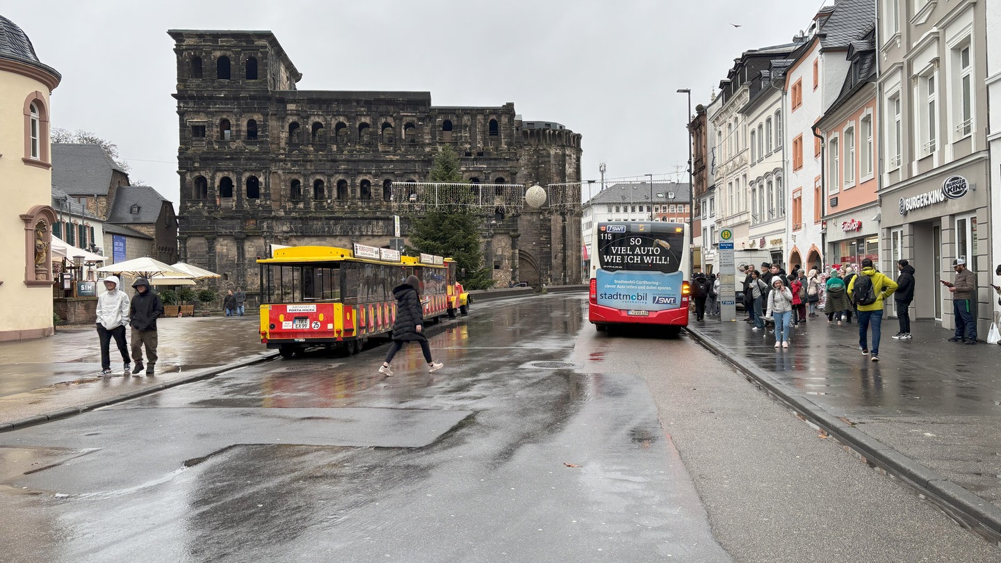 In der Simeonstraße in der Trierer Innenstadt sollen in Zukunft keine Busse, Autos oder touristische Bimmelbahnen mehr fahren.