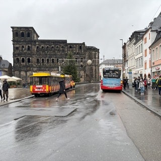 In der Simeonstraße in der Trierer Innenstadt sollen in Zukunft keine Busse, Autos oder touristische Bimmelbahnen mehr fahren.