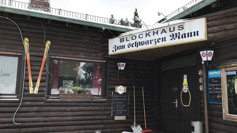 Die Skihütte am Schwarzen Mann wird das ganze Jahr über als Restaurant genutzt.