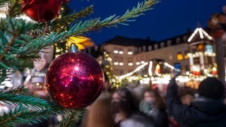 Auf dem Weihnachtsmarkt in der Region Trier ist traditionell viel los. 