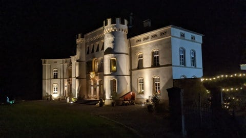 Ein Weihnachtsmarkt im Märchenschloss. Das findet man in Körperich. 