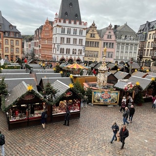 Der Trierer Weihnachtsmarkt ist bis zum 22. Dezember geöffnet. Andere Weihnachtsmärkte in Rheinland-Pfalz haben teilweise noch länger auf.