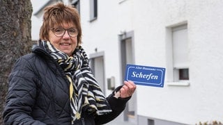 Der alte Hausname "Scherfen" zeigt, dass die Familie Scherf seit langer Zeit dort wohnt. Helga Scherf ist stolz darauf, den gleichen Namen zu haben. 