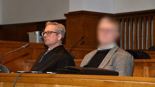 Vor dem Landgericht in Saarbrücken war der ehemalige Priester bereits 2023 zu einer Haftstrafe von einem Jahr und acht Monaten auf Bewährung verurteilt worden. Jetzt wurde seine Entlassung aus dem Klerikerstand von einem Kirchengericht bestätigt. 