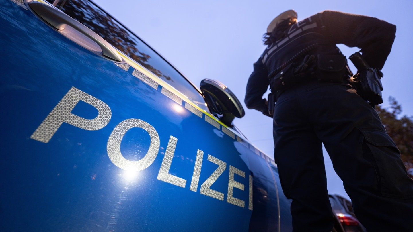 Ein Mann hat sich bei der Polizei Trier und angegeben er habe vor Wochen seine Frau getötet. Die Leiche sei in der Wohnung.